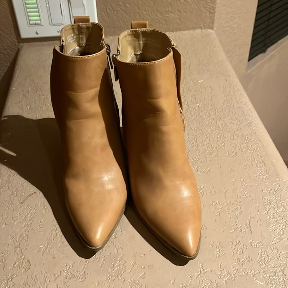 Tan Women's Size 7 High Heel Ankle Boots